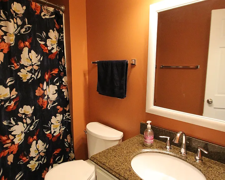 106 Elliott St W — Photo 16