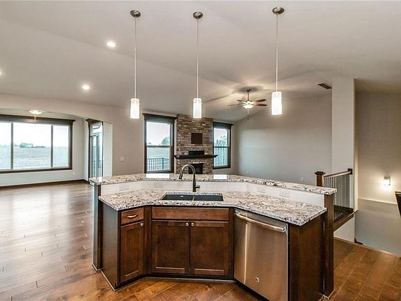 4th image of 9132 Geanna Ct