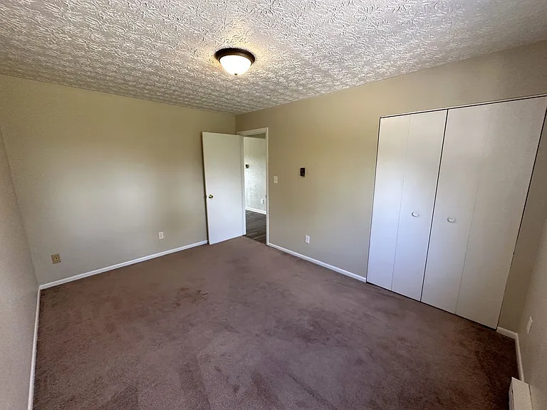 180 Manor Dr — Photo 8