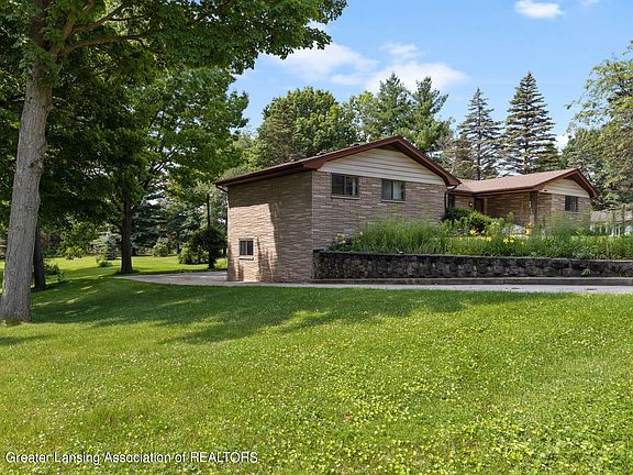 3rd image of 6643 Bunker Hill Dr
