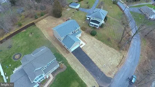 4 bed, 2.5 bath, 2000 sqft, $2,300 — Photo 3