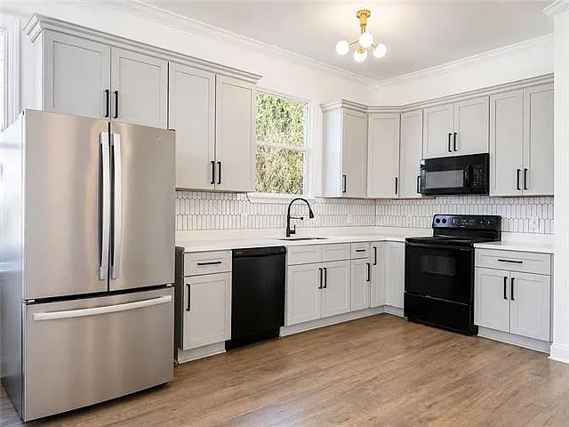 2322 Chippewa St — Photo 8