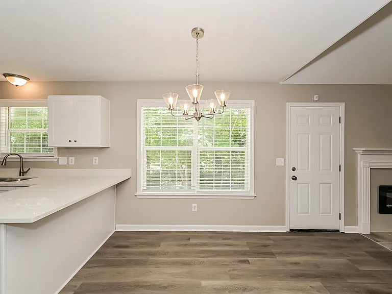 1126 Poplar Hollow Rd — Photo 6