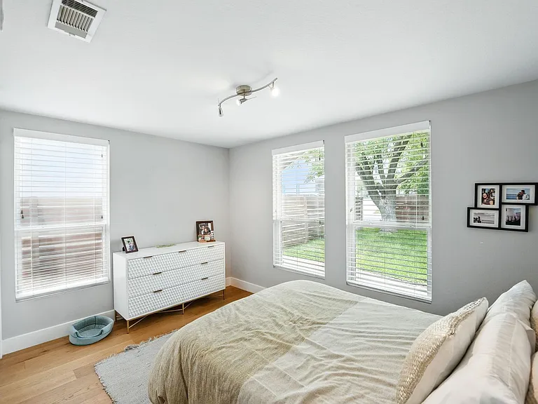 6501 Hickman Ave — Photo 11