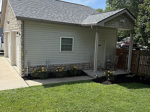 Detached Garage