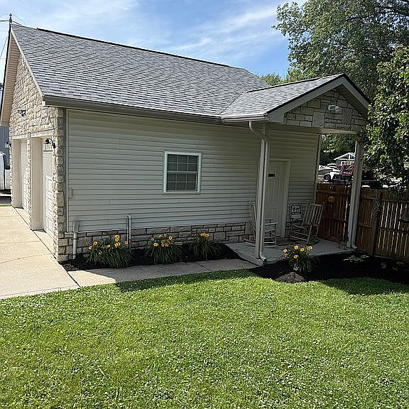 Listing photo 5