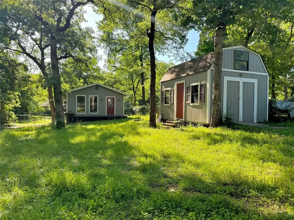 1001 Leaning Oak Dr, Tool, TX 75143