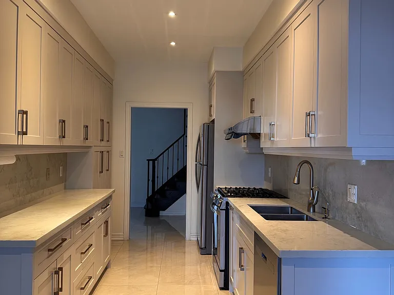45 Cameo Dr — Photo 2