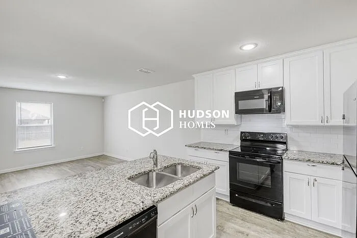 2033 Clay St — Photo 6