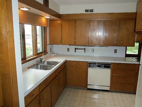 5th image of 702 Roosevelt Ave