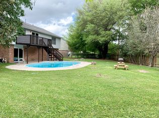 418 McConn Ct, Webster, TX 77598