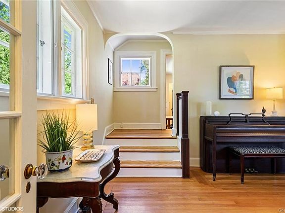 4th image of 40 Maplewood St