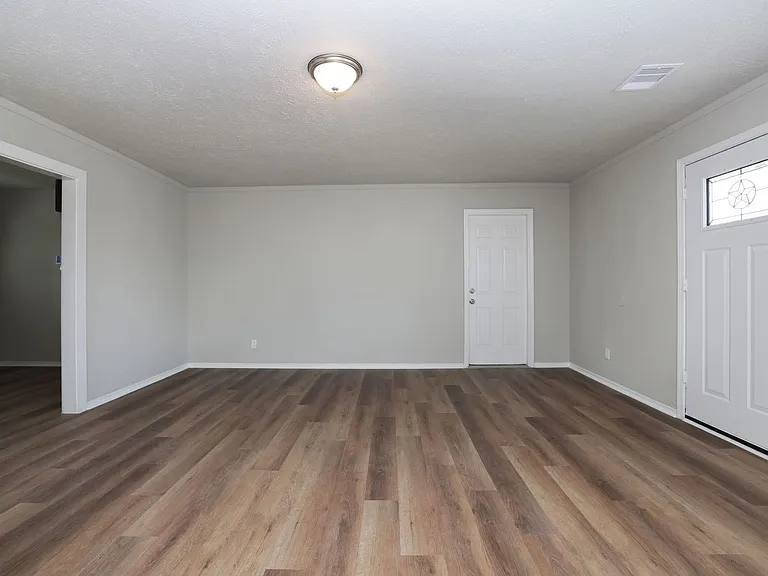 9026 Lake Forest Blvd — Photo 5