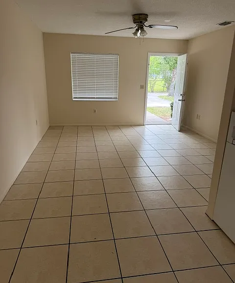 308 E Phoenix St — Photo 6