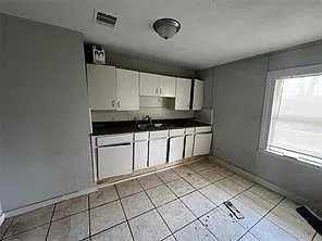 3 bed, 1.0 bath, 1181 sqft, $1,300 — Photo 3