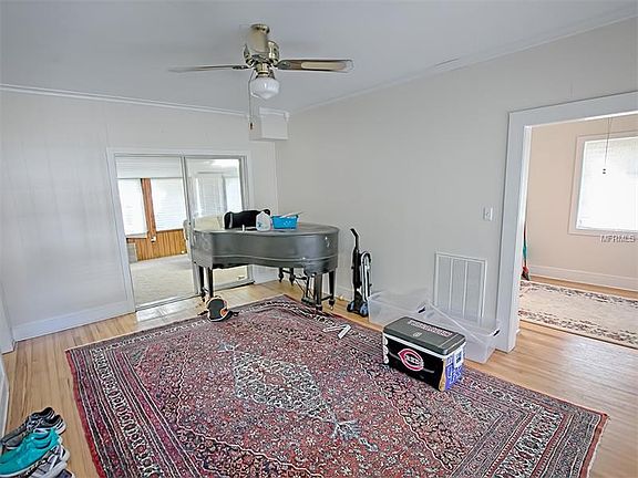 2nd image of 1011 Carlton Ct