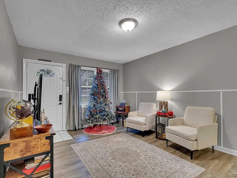 902 Lucerne Ave — Photo 3