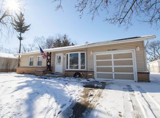 1118 Bosworth Ln, Elk Grove Village, IL 60007