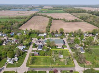 12 Walnut St, Three Oaks, MI 49128