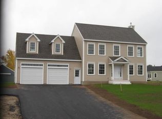 17 Shiers Meadows Dr SW, Gorham, ME 04038