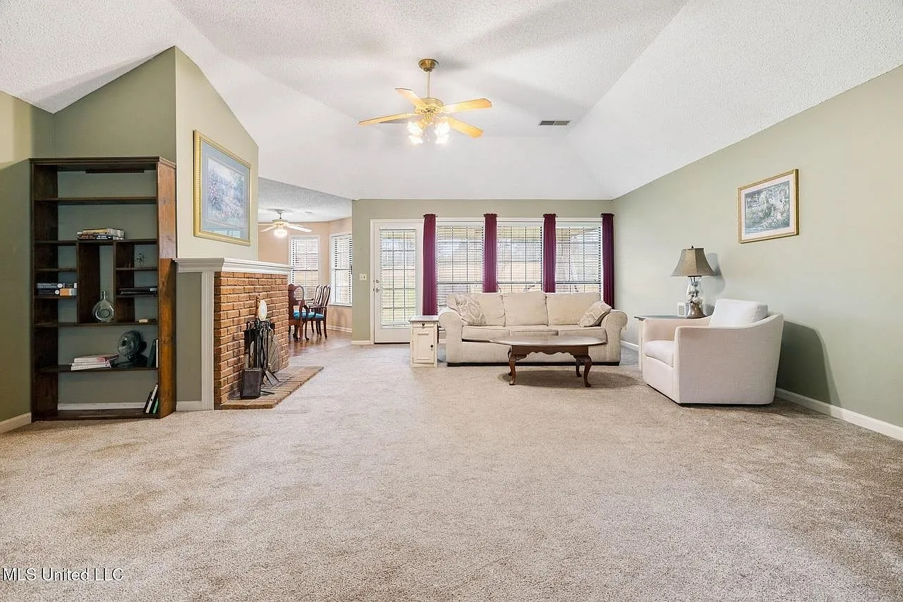 4 bed, 2.0 bath, 1980 sqft, $1,500 — Photo 2