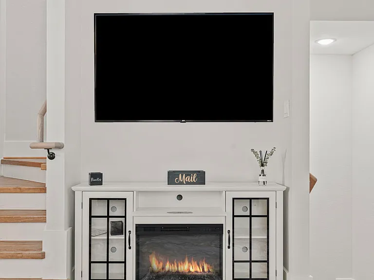 1208 Moody St — Photo 15