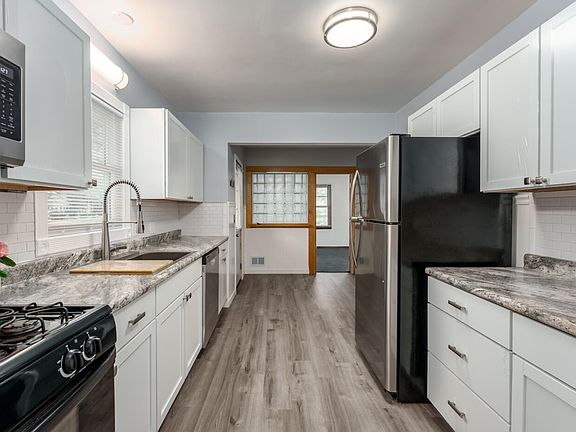 5th image of 50 Willard Ave W