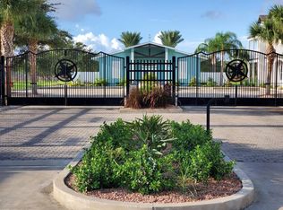 111 Frontenac Ln, Rockport, TX 78382