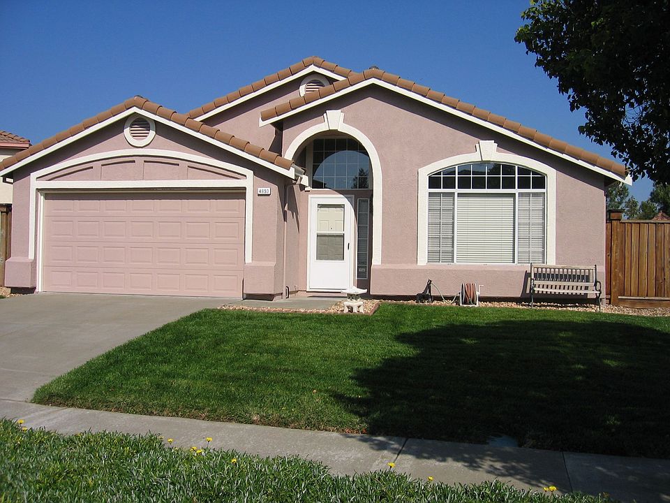Fantastic Curb Appeal!