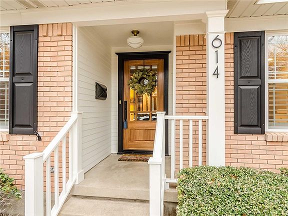 2nd image of 614 Parkview Ln