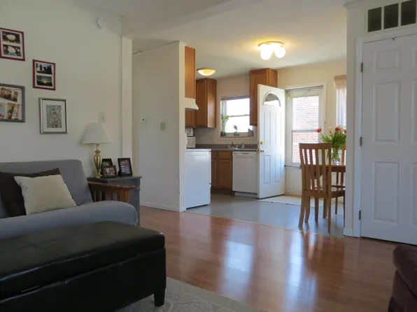2077 Garden Cir, Ann Arbor, MI 48103