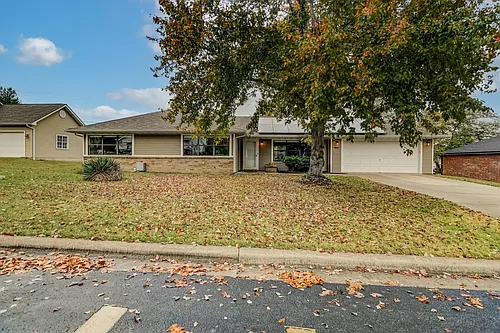 199 Lancashire Dr Photo 1