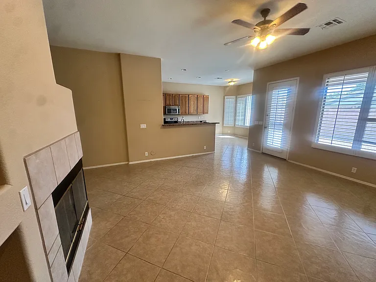 10447 E Florian Ave — Photo 5