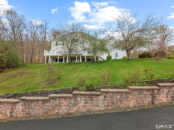 3rd image of 83 Bayberry Hill Road