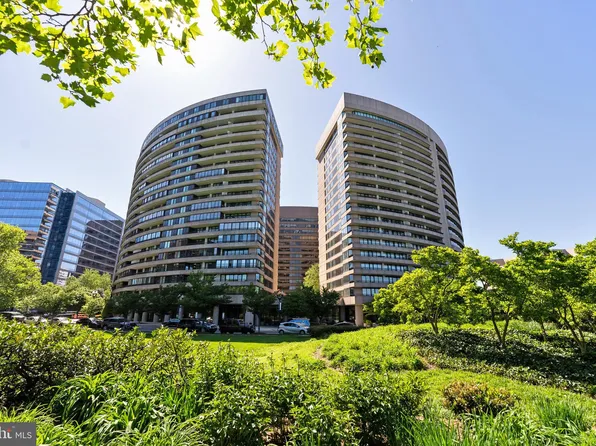 1300 Crystal Dr APT 1408S, Arlington, VA 22202