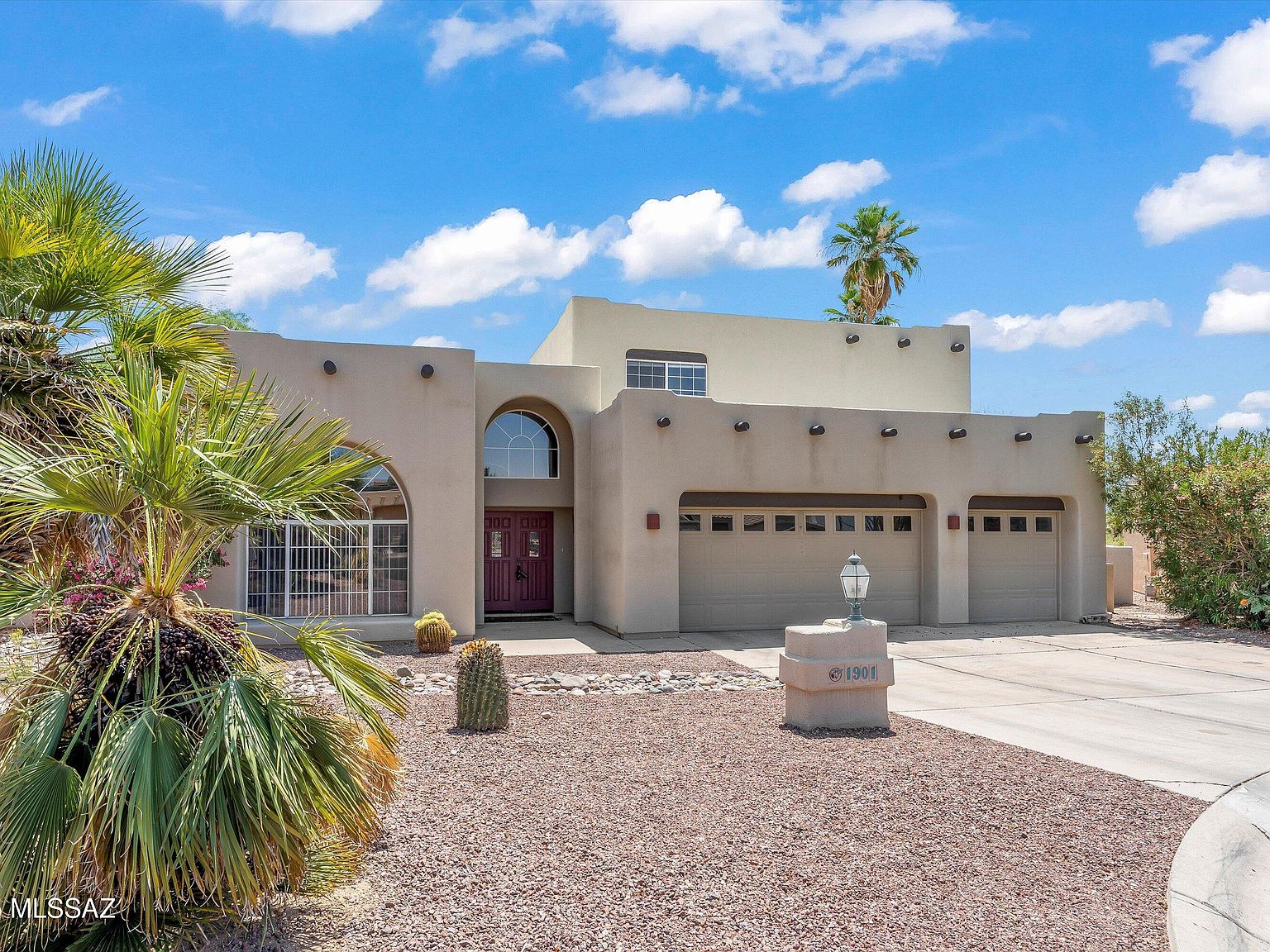 1901 W Carnoustie Pl