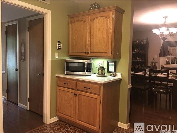 2nd image of 902 N Jones Dr