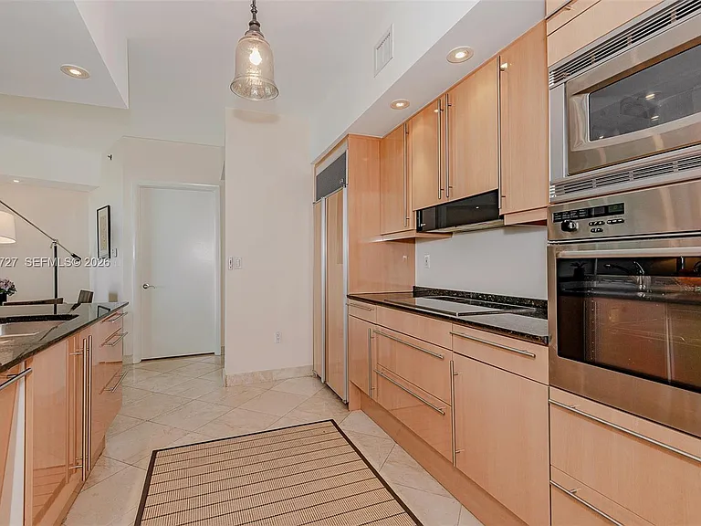 1000 S Pointe Dr #906 — Photo 12