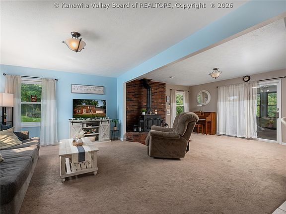 5th image of 1231 Thomas Rd