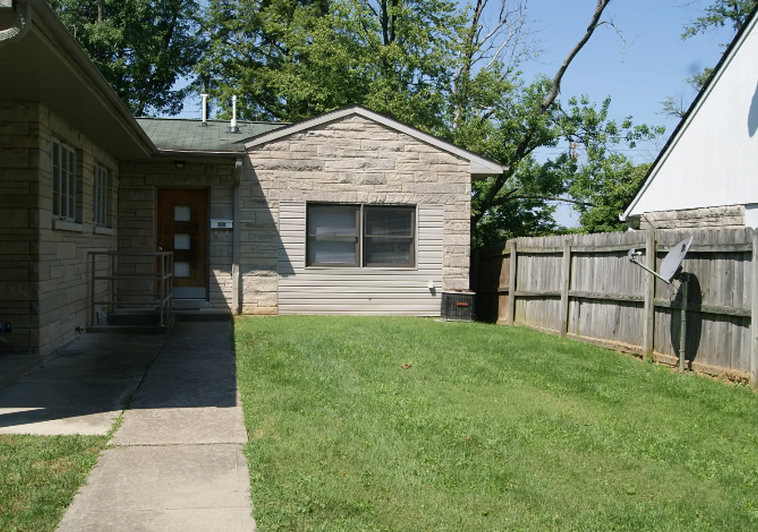 Spacious 3 bed/2 bath - walk to campus! — Photo 2