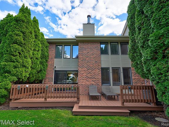 5th image of 2214 Bowles St