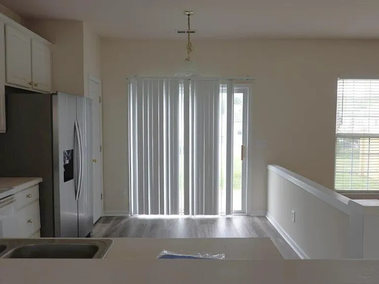 205 Whitney Oaks Ln — Photo 6