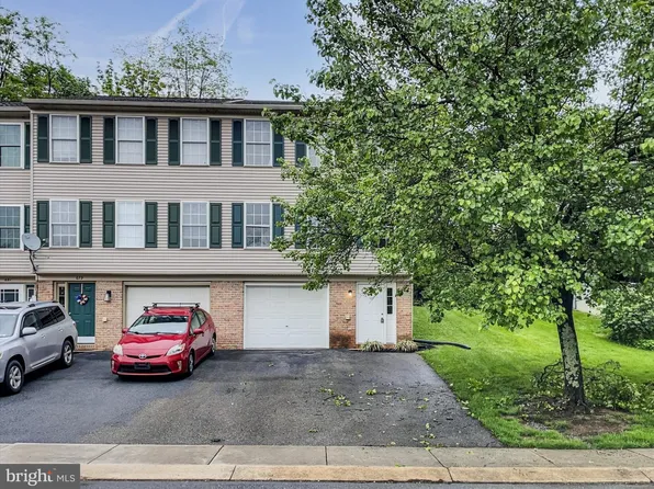 677 Rockwood Dr, Elizabethtown, PA 17022
