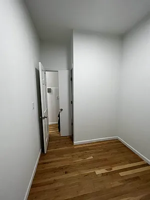 Rented by Salon Realty Corp | media 26