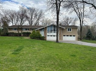 20 Robin Hood Rnch, Oak Brook, IL 60523