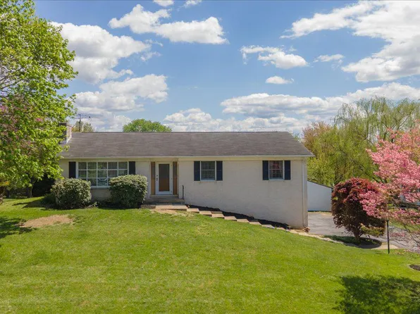 13833 Long Ridge Dr, Hagerstown, MD 21742