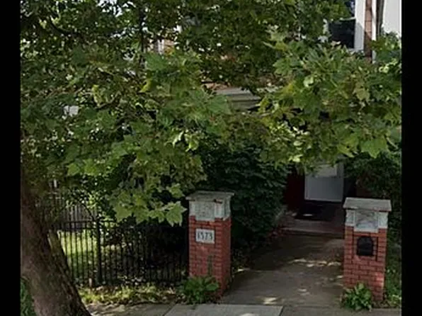 1573 Clairtonica St, Pittsburgh, PA 15205
