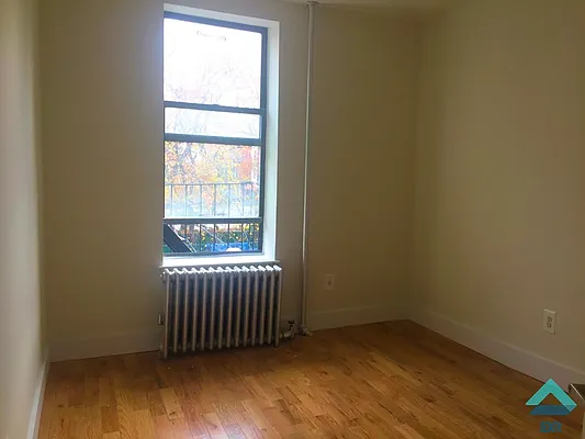 Rented by EXR | media 12