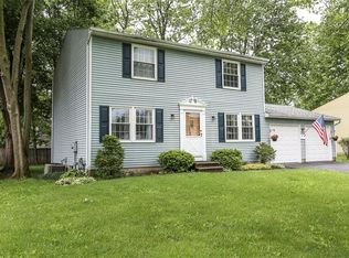 8134 Oldbury Rd, Liverpool, NY 13090