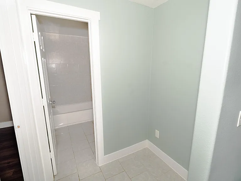 4826 Bristol St — Photo 11